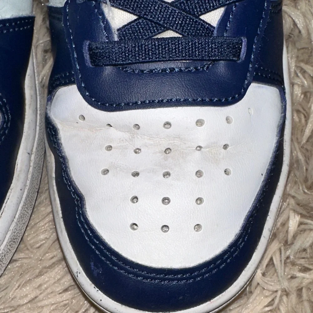 Nike Kids' Navy and White Sneakers. UNISEX